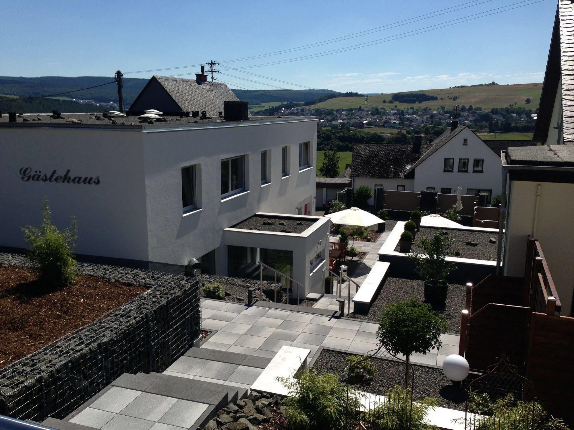 Wohnraum Hotel & Gaestehaus Gusterath Exterior foto